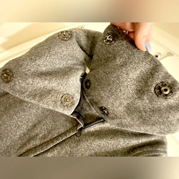 Lululemon grey, Zip-up Wrap Jacket with snap button High Collar - size 8 - Picture 4 of 4